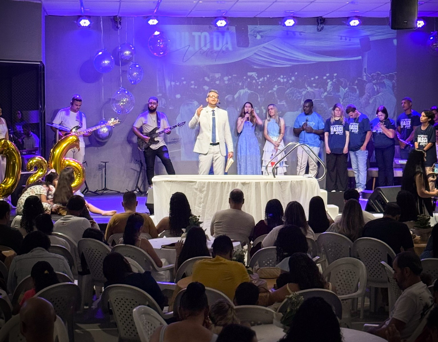Culto na IBR Castelo de Adoração com a comunidade reunida